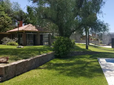 Casa 6 ambientes con 3 baños