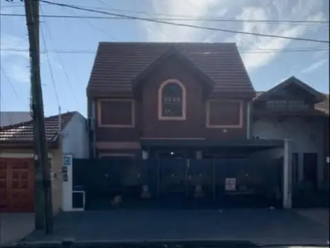 Casa en venta - 4 dormitorios 2 baños - 230mts2 - Sarandi