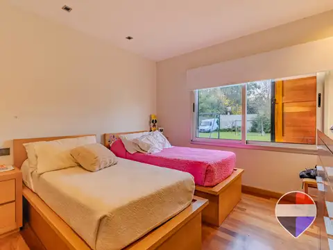Casa 6 ambientes con 2 baños