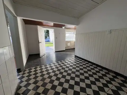 Casa 4 ambientes con 1 baño