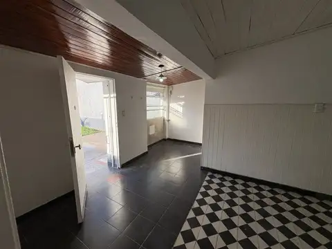 Casa en Alquiler con 3 cocheras