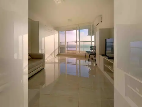 Av. Wheelwright y España: inmejorable monoambiente (vista plena al Río + amenities)