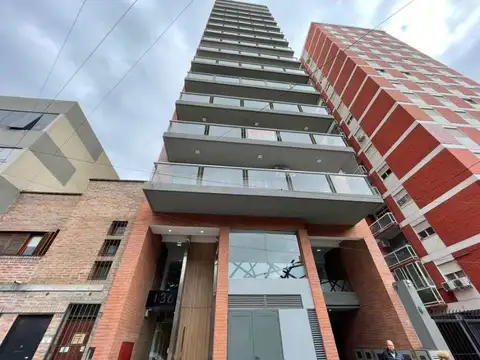 DEPARTAMENTO 2 AMBIENTES CON BALCON. ESPAÑA 136 AVELLANEDA. EDIFICIO CON PILETA.