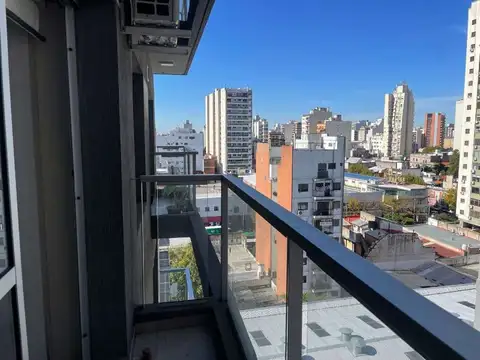 DEPARTAMENTO 2 AMBIENTES CON BALCON. ESPAÑA 136 AVELLANEDA. EDIFICIO CON PILETA.