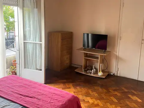 1° x escalera al frente con balcon y muy bajas expensas  OPORTUNIDAD 