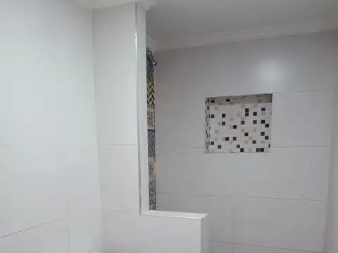 Depto Tipo Casa en Alquiler en Lanus Oeste, $ 600.000