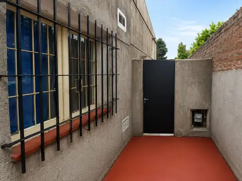 Casa 13 ambientes con 4 baños