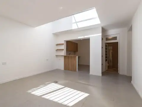 VENTA CASA PASILLO TRES DORMITORIOS RECICLADA BARRIO LOURDES