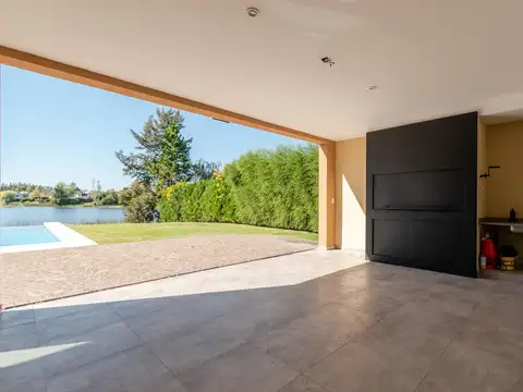 Casa 7 ambientes con 6 baños