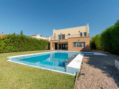 Divina casa en alquiler al lago en el B° Santa Catalina, Villanueva, Tigre.