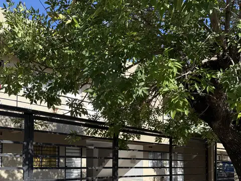 Maestro Ángel D Elía 2700, Piso PB