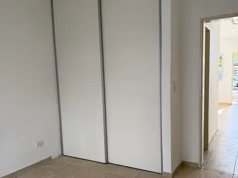 Departamento. 2 amb con patio y ent p auto