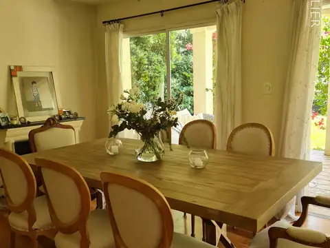 Casa 5 ambientes con 3 baños