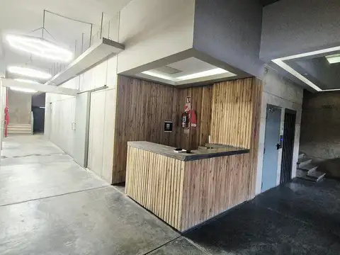 Oficina 22 ambientes con 20 baños
