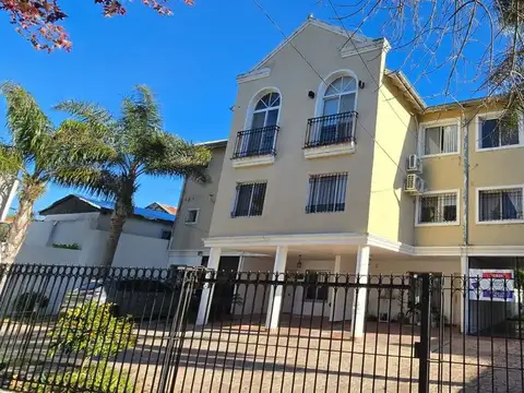 Dpto 4 amb,3 bañosTRIPLEX  200m2  