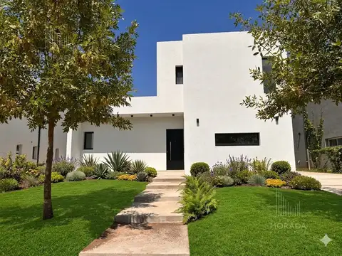 Casa en venta en Barrio Santa Lucia, Pilar
