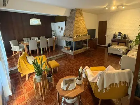 Casa en Venta en Barrio Parque, USD 365.000