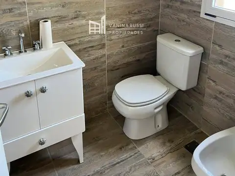 Casa 4 ambientes con 3 baños