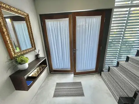 Casa 6 ambientes con 5 baños