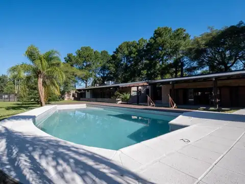 Increible casa con gran parque Villa California