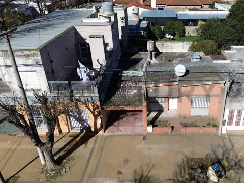 VENTA – CASA A RECICLAR SOBRE IMPORTANTE AVENIDA