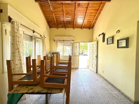 Casa 3 AMBIENTES APTA CREDITO con amplio jardín