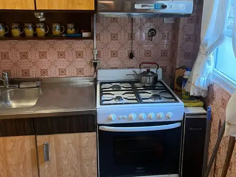 Tipo casa 1° por escalera con cochera, terraza y entrada independiente SIN EXPENSAS 