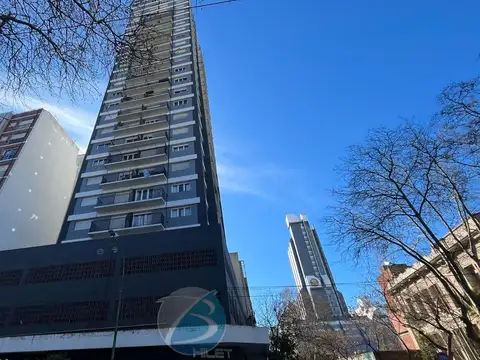 2 ambientes con balcón saliente y cochera