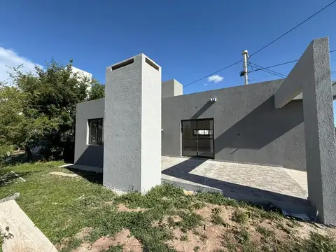 Casa 3 ambientes con 1 baño