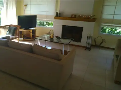 Casa en Venta con 3 cocheras
