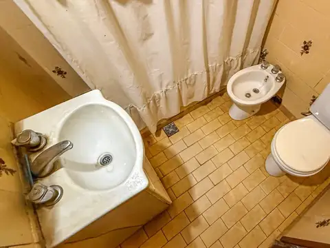 EN VENTA CASA 3 AMBIENTES  - APTO CRÉDITO