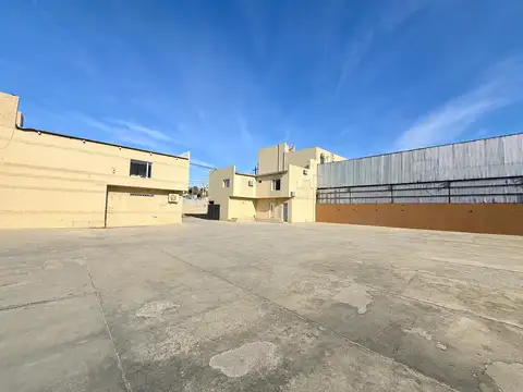 Galpones para deposito, oficina y playa de maniobra