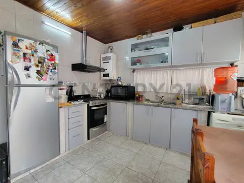 CASA EN VENTA EN LA PLATA 2 DORMITORIOS CON PATIO Y COCHERA