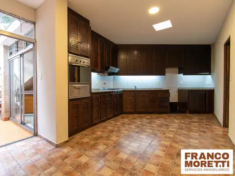 Casa de 4 Dormitorios en Barracas - Reciclada y Apto Crédito