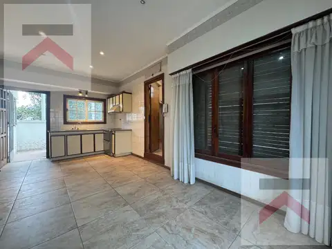 Departamento Casa PH 2 dormitorios Planta Alta espacio para local en PB TERRAZA LIBRE Quilmes Bernal