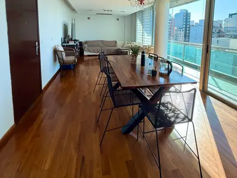 Departamento en Alquiler con 2 cocheras