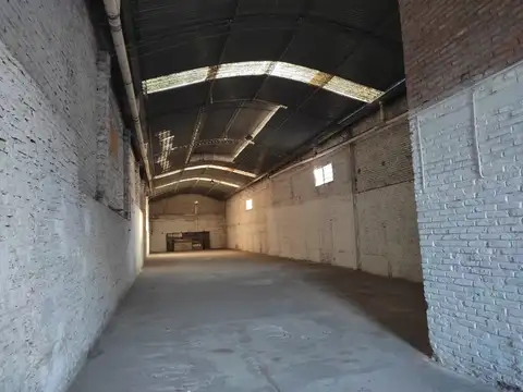 Galpon en Venta 47  mts Fondo