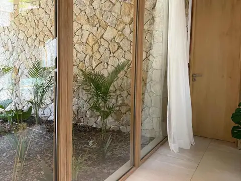 Casa 6 ambientes con 2 baños