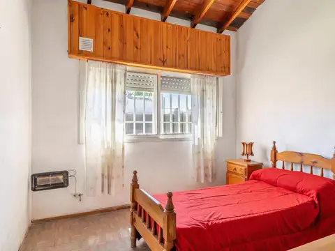 VENTA CASA DE 4 AMBIENTES, BOSQUES FLORENCIO VARELA
