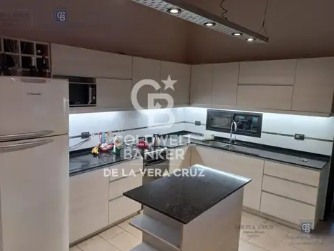 Casa 9 ambientes con 2 baños