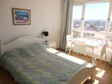 Alquiler por 12 meses departamento 1 ambiente Miramar. Edificio Playa II