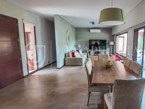Casa 6 ambientes con 3 baños