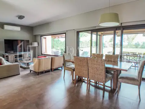 Casa 6 ambientes con 3 baños