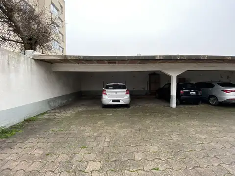 Cochera en venta fija con portón automático - Zona Güemes