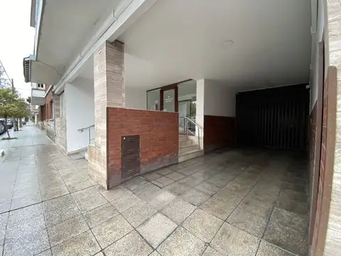 COCHERA EN VENTA CON PORTÓN AUTOMÁTICO, ZONA GÜEMES / PASEO ALDREY