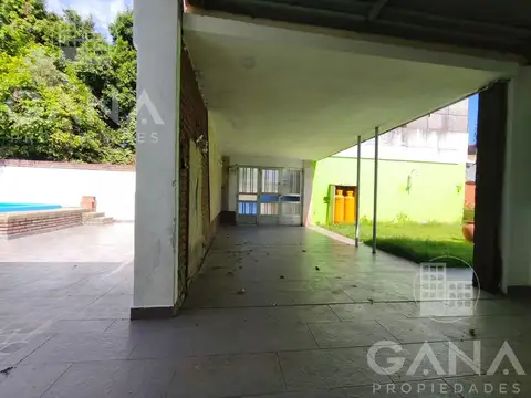Casa 5 ambientes con 2 baños
