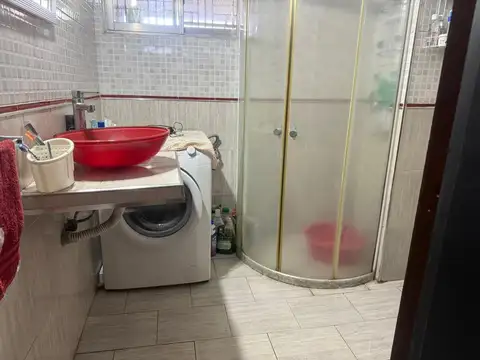 Casa 6 ambientes con 1 baño