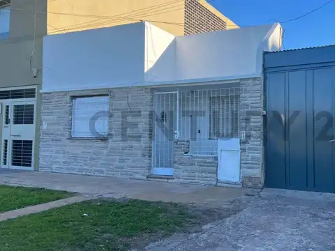 Galpón con vivienda al frente sobre Av. Circunvalación, La Plata