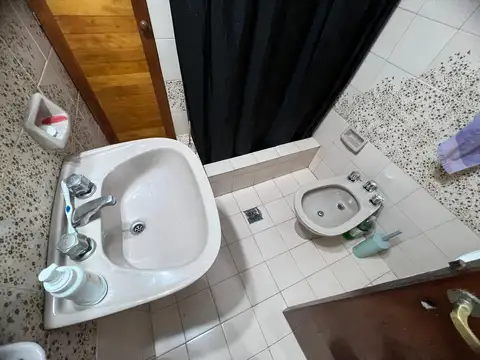 En Palomar Venta de Hermosa Casa de 3 Ambientes Al Frente + Departamento de 2 Ambientes F: 10332