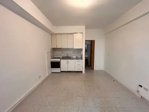 Departamento monoambiente con patio y terraza en venta en Mataderos